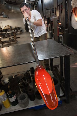 simsearch:400-06796868,k - Latino artist blowing into tube with molten glass object Foto de stock - Super Valor sin royalties y Suscripción, Código: 400-06796868