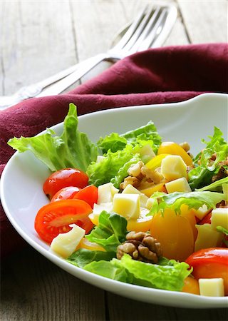 simsearch:400-05673047,k - snack salad with cheese and walnuts Foto de stock - Royalty-Free Super Valor e Assinatura, Número: 400-06797072