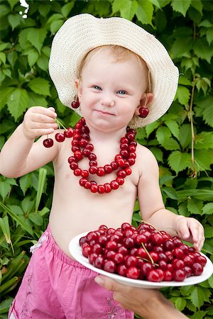 small girl with red cherry beads and earrings Stock Photo - Budget Royalty-Free & Subscription, Code: 400-06797148