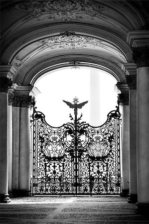 symmetrical animals - The double-headed eagle on the gates of the Winter Palace. Hermitage. St. Petersburg. Stock Photo - Budget Royalty-Free & Subscription, Code: 400-06797159