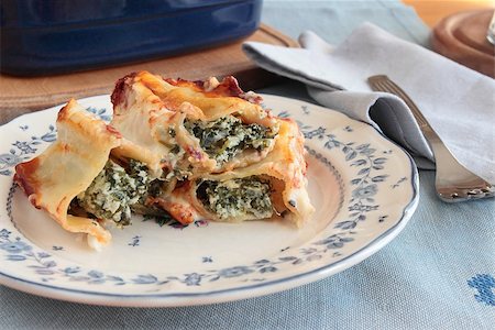 cannelloni with ricotta, rukola and spinach Stockbilder - Microstock & Abonnement, Bildnummer: 400-06797179