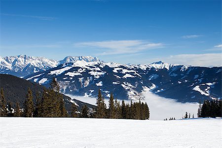 winter with ski slopes of kaprun resort next to kitzsteinhorn peak in austrian alps Foto de stock - Super Valor sin royalties y Suscripción, Código: 400-06797406