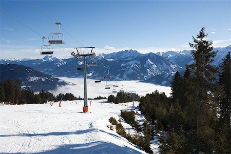 Cable car going to Schmitten ski resort in Zell Am See, Austria Photographie de stock - Aubaine LD & Abonnement, Code: 400-06797409