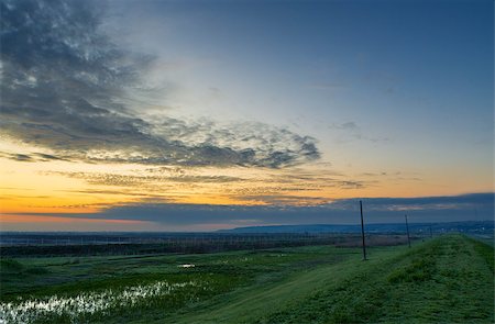 simsearch:400-08315659,k - Sunrise with cloudy sky over green meadows in the springtime in Comana Natural Park, Romania Foto de stock - Super Valor sin royalties y Suscripción, Código: 400-06798396