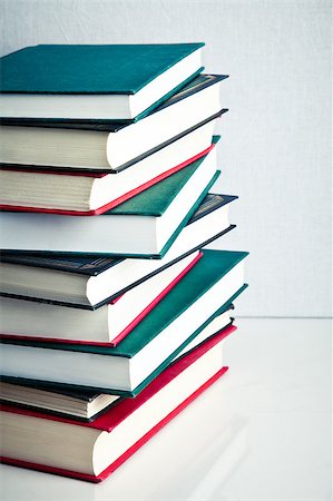 Stack of red, green and black books on white reflective surface Photographie de stock - Aubaine LD & Abonnement, Code: 400-06798623