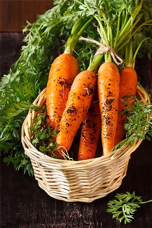 simsearch:400-07982459,k - Fresh kitchen garden carrots in a basket. Foto de stock - Super Valor sin royalties y Suscripción, Código: 400-06798823