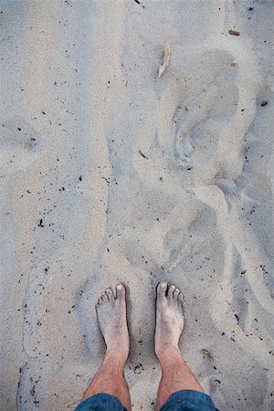 Men's feet in the sand Photographie de stock - Aubaine LD & Abonnement, Code: 400-06799198