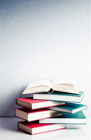 Blank open book on a green and red stack of books in balance Photographie de stock - Aubaine LD & Abonnement, Code: 400-06799203