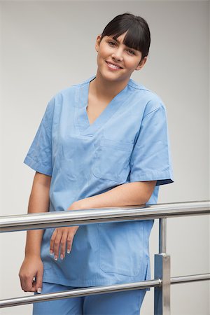 simsearch:400-06799497,k - Nurse leaning while leaning against railing in hospital corridor Stockbilder - Microstock & Abonnement, Bildnummer: 400-06799572