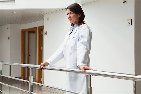 simsearch:400-06799599,k - Doctor is standing at the railing on the hospital corridor Foto de stock - Super Valor sin royalties y Suscripción, Código: 400-06799736