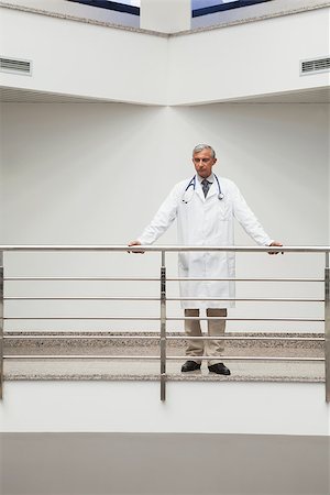 simsearch:400-06799599,k - Doctor is standing at the railing of the corridor of the hospital Foto de stock - Super Valor sin royalties y Suscripción, Código: 400-06799741