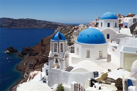 simsearch:400-08371615,k - Beautiful view of famous Greek churches in the mediterranean island of Santorini. Fotografie stock - Microstock e Abbonamento, Codice: 400-06790191