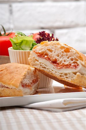 simsearch:400-06641159,k - Italian ciabatta panini sandwich with parma ham and tomato Foto de stock - Super Valor sin royalties y Suscripción, Código: 400-06790775
