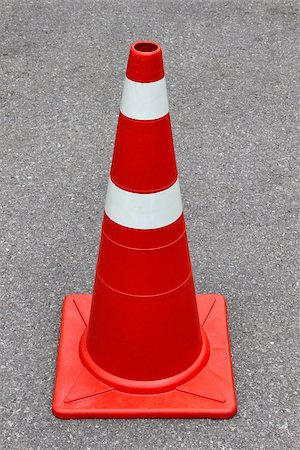 simsearch:400-04833604,k - New traffic cone on the road. Photographie de stock - Aubaine LD & Abonnement, Code: 400-06790958