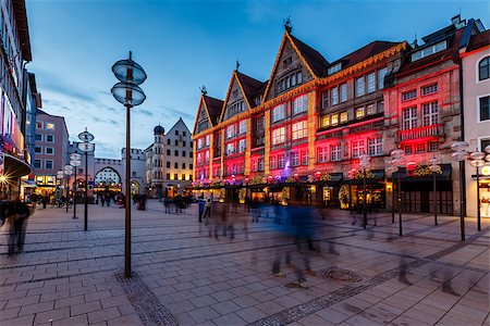 Illuminated Neuhauser Street and Karlsplatz Gate in Munich at the Evening, Germany Foto de stock - Super Valor sin royalties y Suscripción, Código: 400-06792010