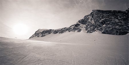 winter with ski slopes of kaprun resort next to kitzsteinhorn peak in austrian alps Foto de stock - Super Valor sin royalties y Suscripción, Código: 400-06792744