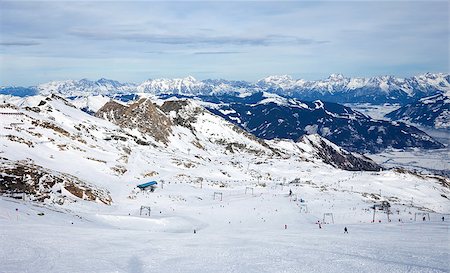 winter with ski slopes of kaprun resort next to kitzsteinhorn peak in austrian alps Foto de stock - Super Valor sin royalties y Suscripción, Código: 400-06792742