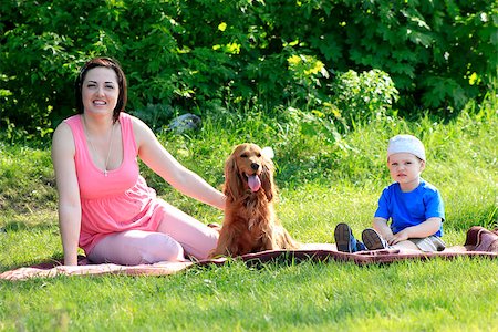 family on picnic with dog - Yong mother with toddler and dog sitting on rad on nature Photographie de stock - Aubaine LD & Abonnement, Code: 400-06792932