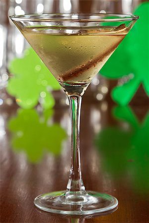 simsearch:400-06797125,k - closeup of a Dublin apple martini on a bar decorated with shamrocks Stock Photo - Budget Royalty-Free & Subscription, Code: 400-06793172
