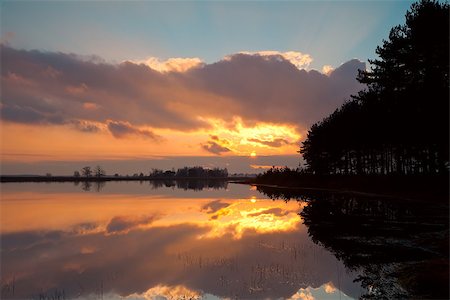 simsearch:400-07173519,k - dramatic and tranquil sunset on lake in Dwingelderveld Foto de stock - Super Valor sin royalties y Suscripción, Código: 400-06793662