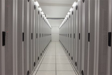 Empty row of servers in data center Photographie de stock - Aubaine LD & Abonnement, Code: 400-06801366