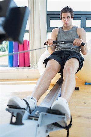 simsearch:400-06801591,k - Man sitting at the row machine at the gym Stock Photo - Budget Royalty-Free & Subscription, Code: 400-06801592