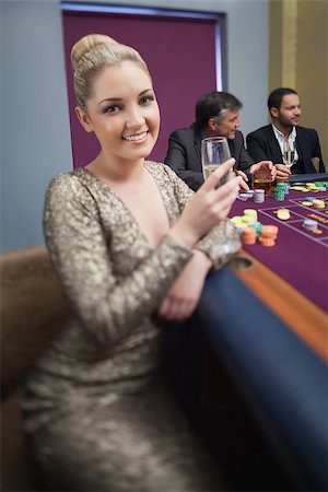 simsearch:400-06802094,k - Blonde looking up from roulette table in casino Foto de stock - Super Valor sin royalties y Suscripción, Código: 400-06802006