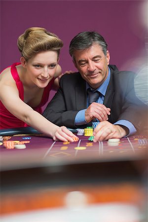 simsearch:400-06802094,k - Woman and man placing bets at roulette table Foto de stock - Super Valor sin royalties y Suscripción, Código: 400-06803716