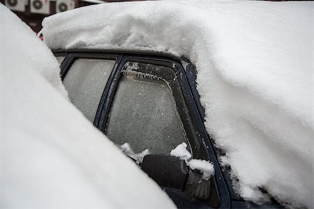 simsearch:400-04628388,k - car under the icy crust Stockbilder - Microstock & Abonnement, Bildnummer: 400-06847748