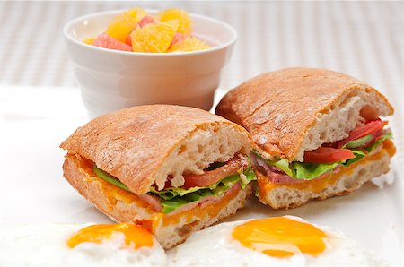 simsearch:400-06641159,k - fresh ciabatta panini sandwich with eggs tomato lettuce Foto de stock - Super Valor sin royalties y Suscripción, Código: 400-06854601