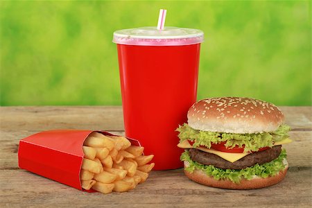 simsearch:851-02963750,k - Quarterpounder combo meal with french fries and a cola drink Fotografie stock - Microstock e Abbonamento, Codice: 400-06854857