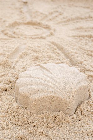 simsearch:400-08495448,k - Shell made of sand and sun drawn in sand. Concept of summer holidays. Stock Photo - Budget Royalty-Free & Subscription, Code: 400-06855828