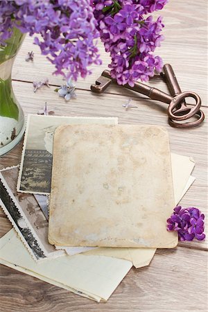 vintage background  of old photos with keys on a table Stock Photo - Budget Royalty-Free & Subscription, Code: 400-06856814