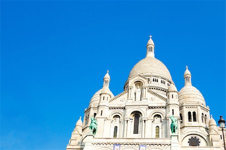 simsearch:400-06086556,k - The Sacre-Coeur church in Montmartre,paris Foto de stock - Super Valor sin royalties y Suscripción, Código: 400-06858112