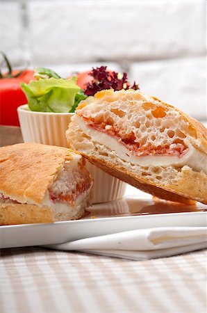simsearch:400-06641159,k - Italian ciabatta panini sandwich with parma ham and tomato Foto de stock - Super Valor sin royalties y Suscripción, Código: 400-06858395