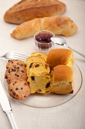 simsearch:400-05079087,k - bread butter and jam classic European breakfast Fotografie stock - Microstock e Abbonamento, Codice: 400-06858416
