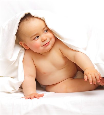 Baby boy in the bed, covered with white cloth Foto de stock - Super Valor sin royalties y Suscripción, Código: 400-06853387