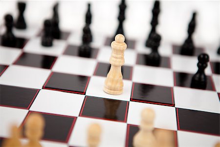 simsearch:400-06864252,k - White queen standing the middle of the chessboard Stock Photo - Budget Royalty-Free & Subscription, Code: 400-06864247