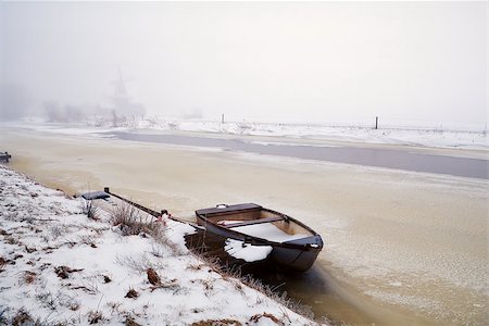 boat on frozen canal in fog,  Netherlands Stockbilder - Microstock & Abonnement, Bildnummer: 400-06867263