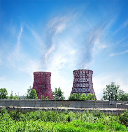 energía nuclear - Thermal station and smoke stack in afternoon Foto de stock - Super Valor sin royalties y Suscripción, Código: 400-06867539