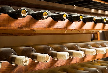 simsearch:841-02714641,k - Wine bottles on shelf. Wine cellar. Close up wine bottles. Photographie de stock - Aubaine LD & Abonnement, Code: 400-06867859