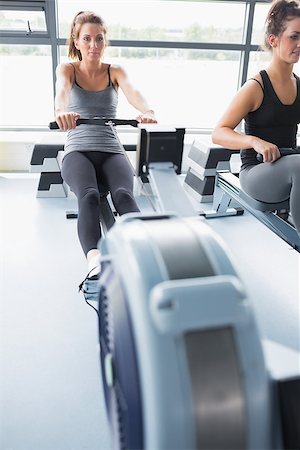 simsearch:400-06801591,k - Woman using rowing machine at gym Stock Photo - Budget Royalty-Free & Subscription, Code: 400-06868158