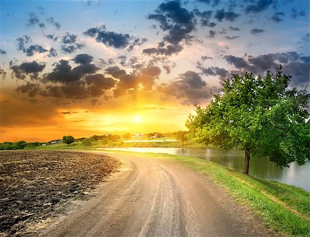 simsearch:400-07189007,k - Country road near the lake in the evening Fotografie stock - Microstock e Abbonamento, Codice: 400-06860153