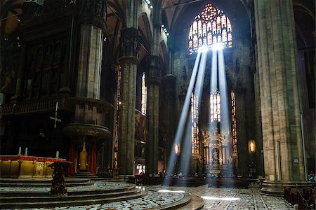 The Bright Beam of Light Inside Milan Cathedral, Italy Foto de stock - Royalty-Free Super Valor e Assinatura, Número: 400-06860501