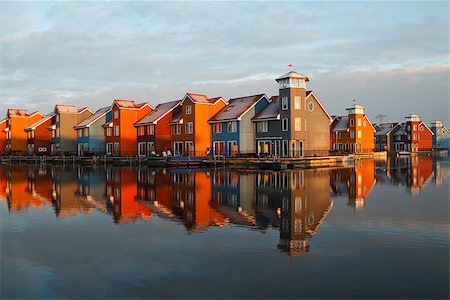 simsearch:400-06875437,k - colorful buildings at Reitdiephaven in morning sunlight, Groningen Foto de stock - Super Valor sin royalties y Suscripción, Código: 400-06861093