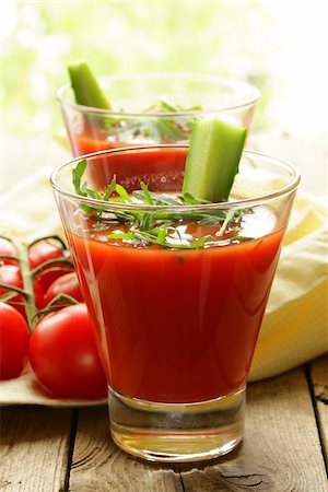 cold tomato gazpacho soup with cucumber and arugula Stockbilder - Microstock & Abonnement, Bildnummer: 400-06861161