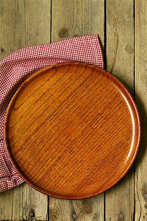 food top of view - empty wooden plate on the old wooden table Stock Photo - Budget Royalty-Free & Subscription, Code: 400-06862076