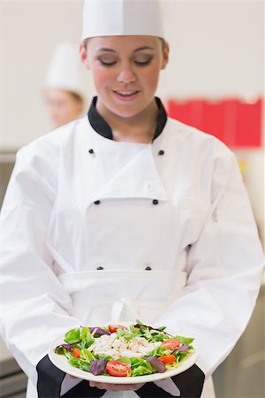 simsearch:400-06863053,k - Cheerful chef looking at her salad in the kitchen Stockbilder - Microstock & Abonnement, Bildnummer: 400-06863003