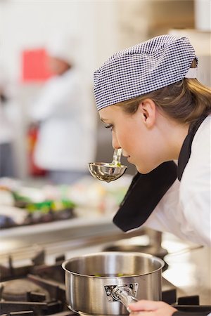 simsearch:6102-03828433,k - Chef smelling her soup on the stove in the kitchen Stockbilder - Microstock & Abonnement, Bildnummer: 400-06863295