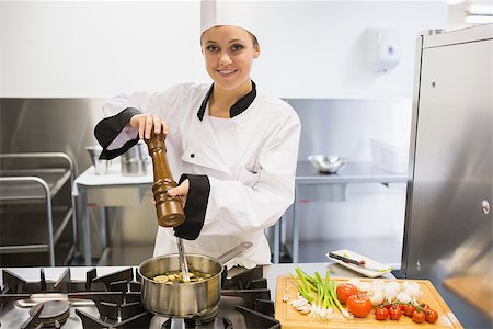 simsearch:6102-03828433,k - Chef at stove spicing soup with pepper and smiling Stockbilder - Microstock & Abonnement, Bildnummer: 400-06863417